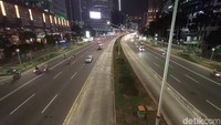 Panorama Jalan Sudirman yang mengarah ke arah Simpang Semanggi. Bagus mana dengan sisi sebelumnya? (Randy/detikcom)