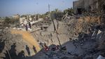 Kawah Menganga di Gaza Akibat Serangan Israel