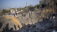 Sejauh ini serangan udara Israel atas wilayah Palestina telah memakan korban jiwa sebanyak 32 orang. AP Photo/Khalil Hamra.