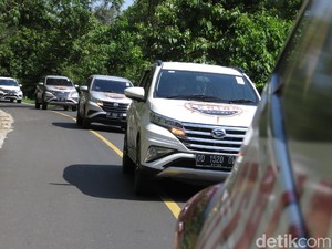 Naik-Turun Bukit dengan Terios Demi Jelajah Surga Kolaka