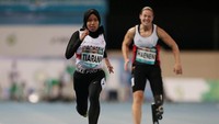Selain memecahkan rekor dunia, Karisma berhak mendapatkan tiket ke Paralimpik Tokyo 2020. Catatan waktu Karisma jauh melampaui atlet asal Italia, Monica Graziana Contrafatto, yang berada di posisi kedua dengan catatan waktu 15,56 detik. Adapun tempat ketiga dihuni Gitte Haenen asal Belgia (15,60 detik). ANTARA FOTO/REUTERS/Christopher Pike.