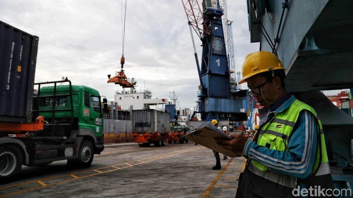 Pemerintah menargetkan pertumbuhan ekonomi Indonesia dapat menembus 5,3% di tahun 2020. BI pun optimis kabinet baru Jokowi dapat percepat laju ekonomi RI.