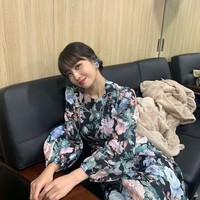 Momo TWICESatu lagi member TWICE yang ditunggu kehadiran oleh para tentara. Adalah Momo, member asal Jepang yang dikenal jago menari. Tak heran, jika penampilannya juga dinanti. Foto: Instagram Twice