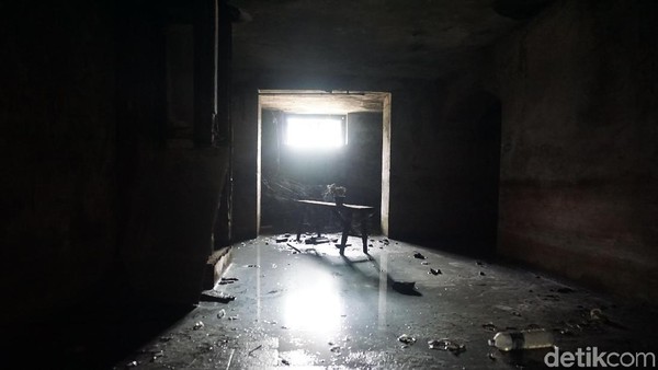 Foto: Bunker Zaman Old di Stasiun Tanjung Priok