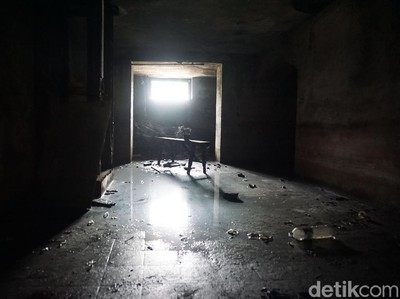 Foto: Bunker Zaman Old di Stasiun Tanjung Priok