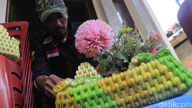 Kreasi Limbah Segel Plastik, Upaya Kreatif Selamatkan Lingkungan