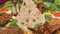 Nasi tumpeng ini sengaja diberikan sebagai hadiah untuk Rossa. Nasi tumpeng dengan gaya Sunda ini menapat pujian dari pelantun lagu Tegar ini. Foto: instagram @itsrossa