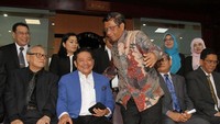 Menko Polhukam Mahfud MD menerima kunjungan Ketua Dewan Pembina Peradi Otto Hasibuan, Ketua Umum Peradi Fauzie Yusuf Hasibuan, dan pengurus Peradi di Jakarta, Kamis (14/11).