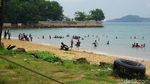 Foto Pantai di Bekas Reruntuhan Resor Mewah