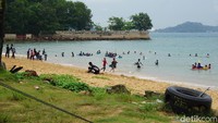 Namanya Pantai Tanjung Pinggir. Dulunya pantai di Batam ini memang rupawan dan merupakan bekas resor mewah (Foto: Ahmad Masaul Khoiri/detikcom)