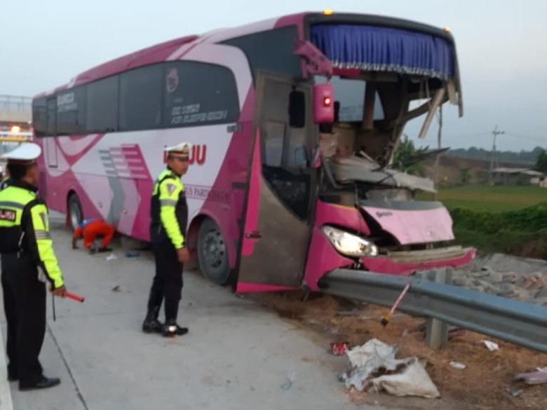 Ini Identitas 4 Korban Tewas dalam Kecelakaan di Tol Gempol-Pasuruan Ini Identitas 4 Korban Tewas dalam Kecelakaan di Tol Gempol-Pasuruan