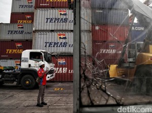 Waspada Perangkap Sektor Jasa