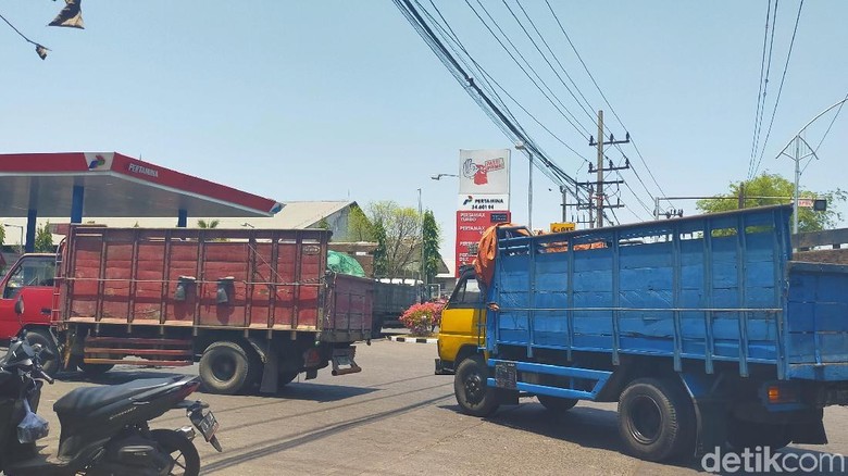 Meski Solar Langka, Asosiasi Pengusaha Truk Surabaya Apresiasi Pertamina Meski Solar Langka, Asosiasi Pengusaha Truk Surabaya Apresiasi Pertamina