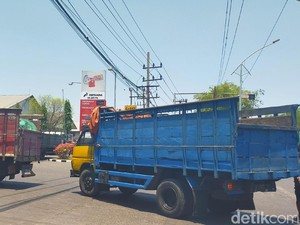 Solar Langka di Surabaya, Antrean Truk di SPBU Mengular 1 Kilometer