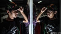 Liliy Mariasari terus berinovasi dalam hal desain agar batiknya terus diminati oleh masyarakat.