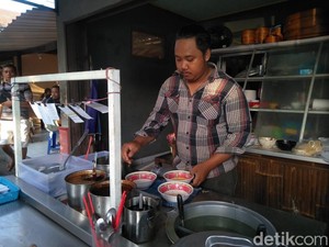 Mie Sapi Banteng: Antre Demi Menebus Kenikmatan Mie Khas Dusun Banteng