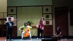 Aksi Veronica Tan Bareng Anak di Operet Aku Anak Rusun 2