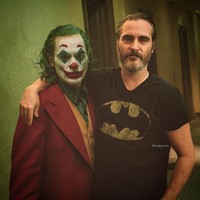 Selain memperlihatkan perbedaan penampilan karena usia, beberapa foto juga menyandingkan karakter masa dulu dan masa kini dari para aktor. Salah satunya Joaquin Phoenix.Foto: Instagram @ardgelinck