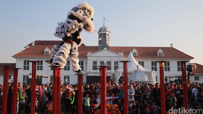 Pergelaran Pecinan Batavia 2019 berlangsung seru di Kawasan Kota Tua, Jakarta. Festival ini menampilkan keunikan seni dan Budaya Tionghoa dengan Budaya Betawi.