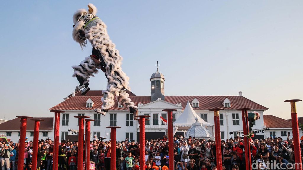 Pergelaran Pecinan Batavia 2019 berlangsung seru di Kawasan Kota Tua, Jakarta. Festival ini menampilkan keunikan seni dan Budaya Tionghoa dengan Budaya Betawi.