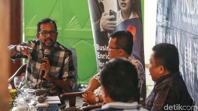 Seru! Haris Azhar Cs Bahas Teror Pada Polisi