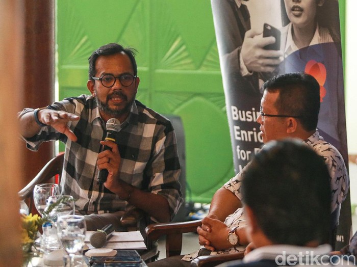 Diskusi Mengapa Teror Pada Polisi Terjadi Lagi? berlangsung di Jakarta, Sabtu (16/11/2019). Direktur Eksekutif Lokataru Haris Azhar hadir sebagai narasumber.