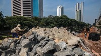 Tampak tanggul dibuat dua lapis.