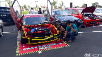 Di modifikasi, terdapat ratusan peserta yang berasal dari berbagai komunitas mobil di DIY dan Jawa Tengah (Jateng). Di mana ratusan peserta itu terbagi dalam 54 ketegori yang dikonteskan dalam event tersebut. Foto: Pradito Rida Pertana/detikcom