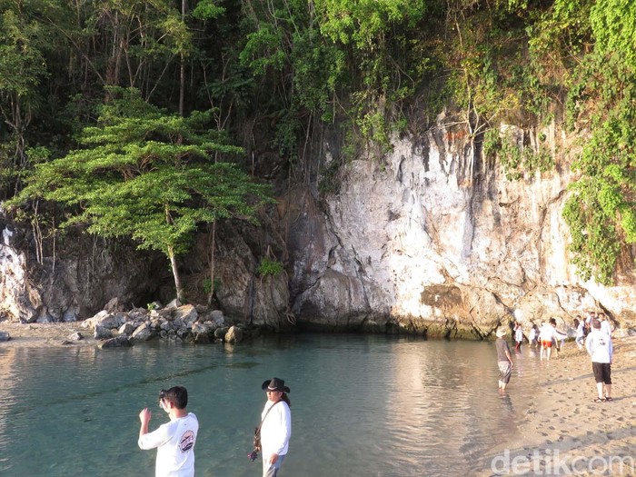 Ajang Terios 7 Wonders singgah di Sungai Tamborasi, Kabupaten Kolaka, Provinsi Sulawesi Tenggara. Sungai Tamborasi adalah sungai terpendek di dunia.