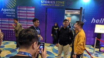 Alhasil, Alam dibekali detikcom sebesar Rp 5 juta untuk membeli sepatu baru. (Agus Tri Haryanto/detikcom)