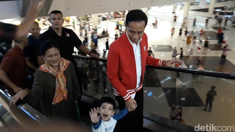 Tanpa Gibran-Selvi, Jan Ethes Ngemal Bareng Jokowi-Iriana Tanpa Gibran-Selvi, Jan Ethes Ngemal Bareng Jokowi-Iriana