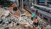 Hal itu agar tanggul tidak jebol dan air tidak meluap.