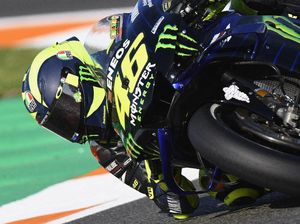 Dua Kali Jatuh di Free Practice MotoGP Valencia, Rossi Kenapa?