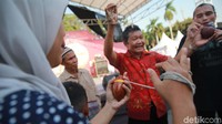 Pengunjung tampak terlibat aktif.