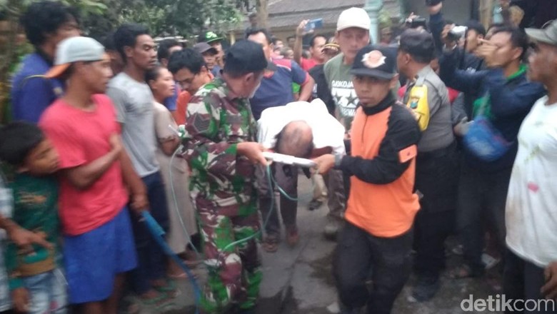 Enam Jam Terjebak di Dalam Sumur, Warga Kediri Ini Hanya Pingsan Enam Jam Terjebak di Dalam Sumur, Warga Kediri Ini Hanya Pingsan
