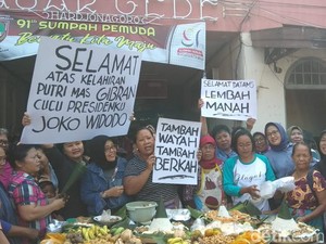 Pedagang Pasar Gede Solo Syukuran Kelahiran Cucu Ketiga Jokowi