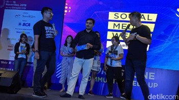 Padahal sepatu yang Alam pakai ini baru berusia 3 bulan dan hasil kado ulang tahun dari istrinya. (Agus Tri Haryanto/detikcom)