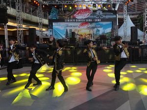 Ada Oppa-oppa Korea Nge-dance di Avanza-Veloz Sebangsa Bandung