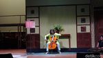 Aksi Veronica Tan Bareng Anak di Operet Aku Anak Rusun 2