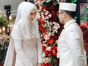 Menikah Lagi, Gaya Dian Pelangi Terinspirasi dari Pengantin Thailand