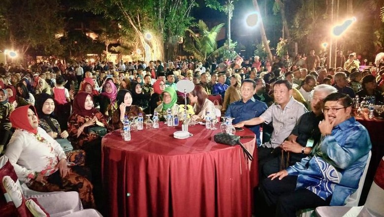 Ketua MPR Ingatkan Pancasila Harus Jadi Dasar di Keluarga dan Masyarakat Ketua MPR Ingatkan Pancasila Harus Jadi Dasar di Keluarga dan Masyarakat