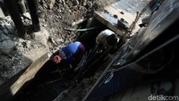 Dinding saluran air diperbaiki dengan cara dibeton.