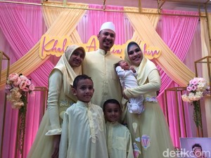 Bayinya Masih Kuning, Kartika Putri Tetap Gelar Aqiqah