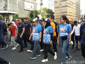 Berpakaian Sporty, Maruf Amin Ikut Acara Jalan Pagi di CFD