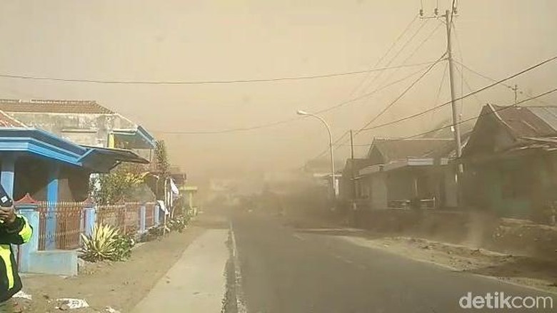 Angin Kencang Bercampur Debu Kembali Melanda Batu, Warga Diimbau Waspada Angin Kencang Bercampur Debu Kembali Melanda Batu, Warga Diimbau Waspada
