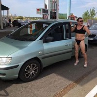  Bahkan ada yang tampil total. Berbikini sekaligus memakai high heels. Foto: Dok. Bored Panda