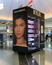Makin Tajir, Kylie Jenner Jual Saham Brand Kecantikannya Senilai Rp 8 T