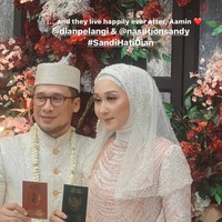 Wanita 28 tahun itu dilamar oleh Sandi pada akhir Oktober 2019. Sosok Sandy Nasution, seperti dikutip dari profil Linkedin, adalah seorang konsultan ICT (Information and Communications Technology). Dia merupakan pendiri dari PT. Bitzero Informatika dan saat ini bekerja sebagai head of sales manager di perusahaan tersebut. Foto: dok. Instagram @megaiskanti