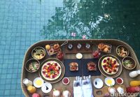 Sarapan Sultan 'Floating Breakfast' yang Ikonik dari Pulau Dewata