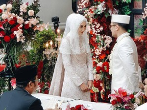 Menikah Lagi, Cantiknya Dian Pelangi dengan Gaun Pengantin Putih